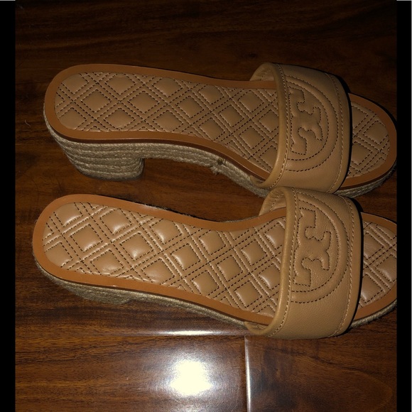 New Tory Burch Leather Stitched Logo Beauties🤩 - Picture 4 of 7